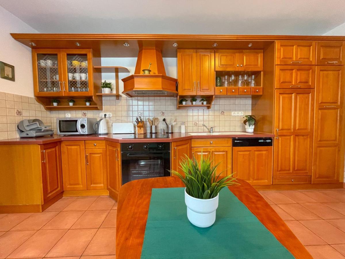 Zoeldpart Villa Balatonszarszo Exteriör bild
